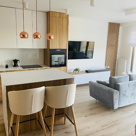 Luxury White Apartment In Park Lotnikow クラクフ エクステリア 写真