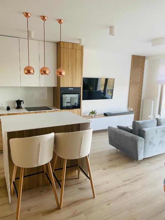 Luxury White Apartment In Park Lotnikow クラクフ エクステリア 写真