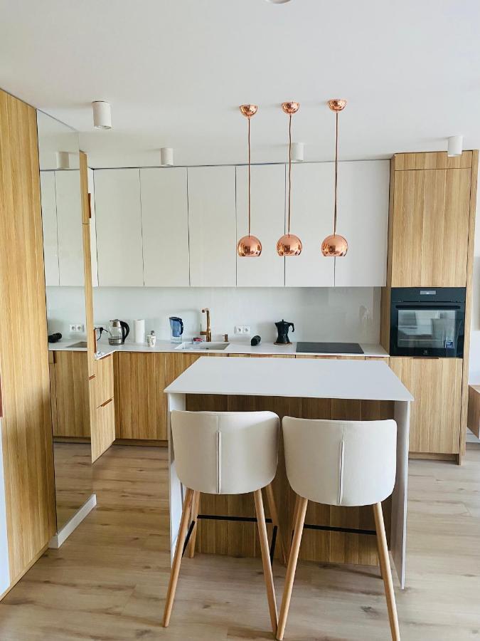 Luxury White Apartment In Park Lotnikow クラクフ エクステリア 写真
